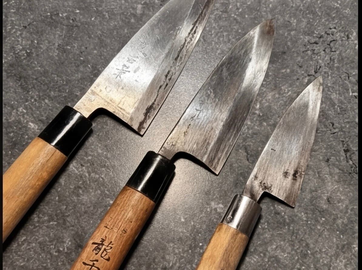 Hva er forskjellen på kniver i karbonstål og rusfritt stål?